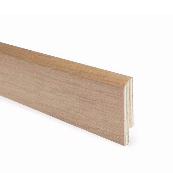 Immagine di BATTISCOPA LEGNO ROVERE NATURALE CON PASSAFILO 80x16x2400 MM KIMONO