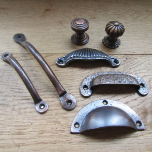 Immagine per la categoria FERRAMENTA PER MOBILI