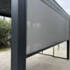 Immagine di TENDA SCREEN SCHERMANTE GRIGIO LARGA 300CM MANUALE A CADUTA IN TEXTILENE PER PERGOLA BIOCLIMATICA SERIE CIRCE-100 e ATENA VERDELOOK